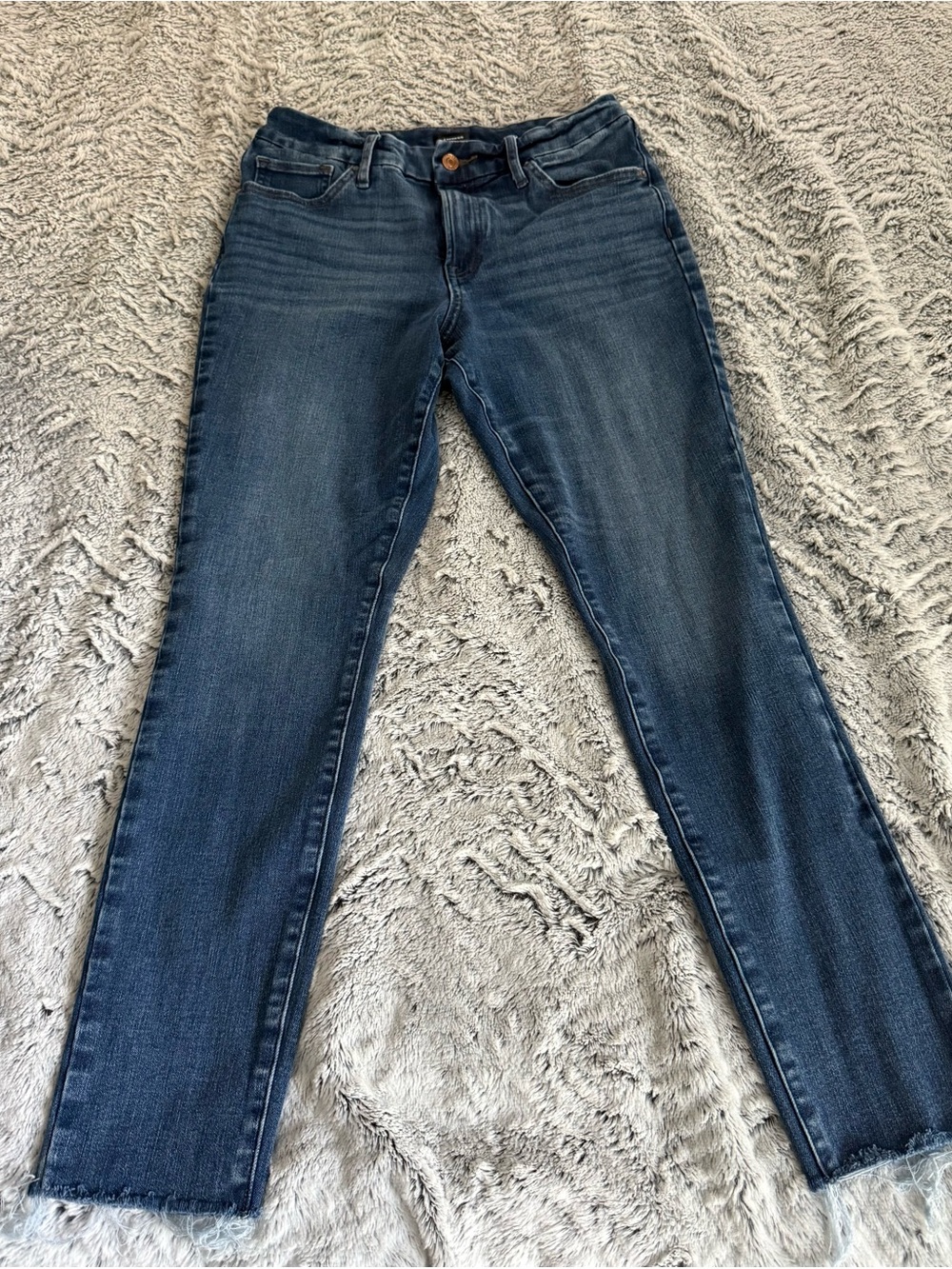 Express Women's Mid Rise Medium Wash Raw Hem FlexX Skinny Jeans Size M (6/8/10)